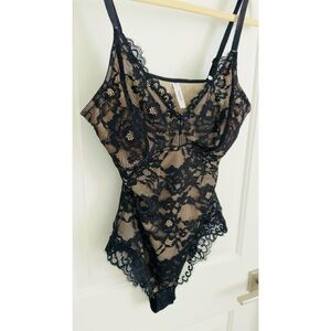 Chic Black Lace Shapewear Bodysuit